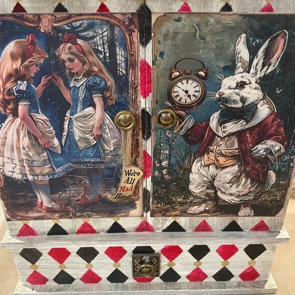Alice in Wonderland Jewelry Box - Picture 5 of 8